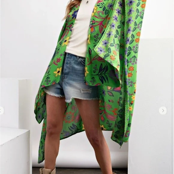Easel Green Floral Cape - Picture 2 of 5